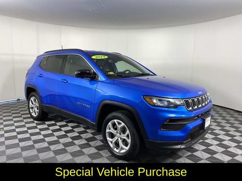 Used 2024 Jeep Compass Latitude w/ Convenience Group AWD/4WD image 1