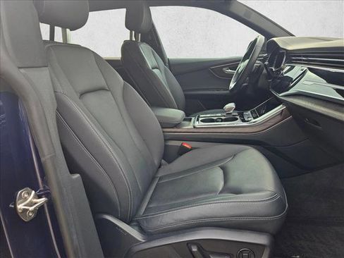 Used 2021 Audi Q8 Prestige w/ Prestige Package image 18