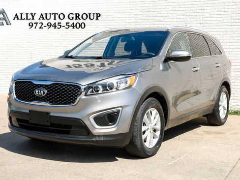 Used 2018 Kia Sorento LX AWD/4WD image 1