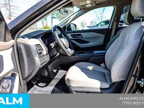 Used 2025 Nissan Rogue SV image 18