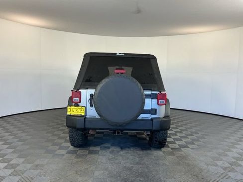 Used 2015 Jeep Wrangler Unlimited Rubicon w/ Connectivity Group AWD/4WD image 6