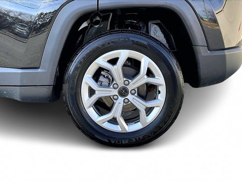 Certified 2025 Jeep Compass Latitude image 32