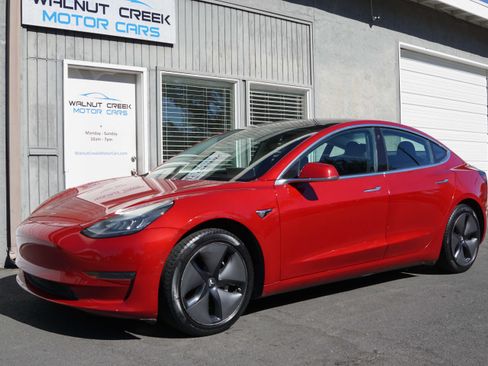 Used 2018 Tesla Model 3 Mid Range RWD image 4