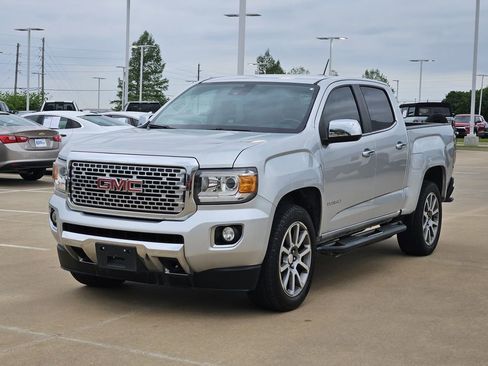 Used 2018 GMC Canyon Denali image 4