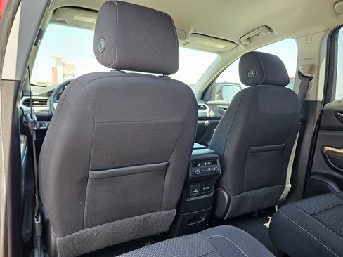 Used 2022 GMC Acadia SLE w/ Driver Convenience Package FWD image 24