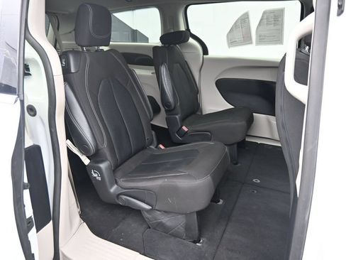 Used 2023 Chrysler Voyager LX FWD image 12