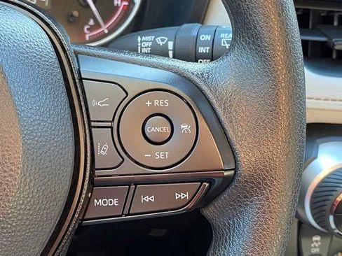 Used 2025 Toyota RAV4 XLE w/ Convenience Package image 27