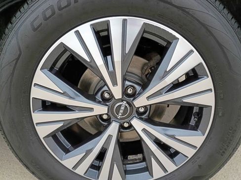 Used 2022 Nissan Rogue SV image 13