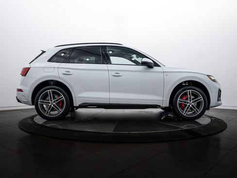 Certified 2024 Audi Q5 e Premium Plus image 9