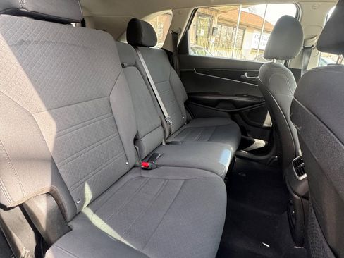 Used 2019 Kia Sorento LX image 13