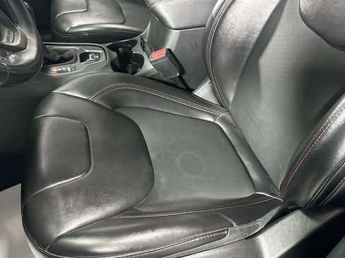 Used 2019 Jeep Cherokee Trailhawk w/ Cold Weather Group image 19