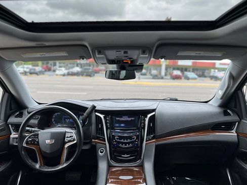 Used 2020 Cadillac Escalade ESV Luxury image 14