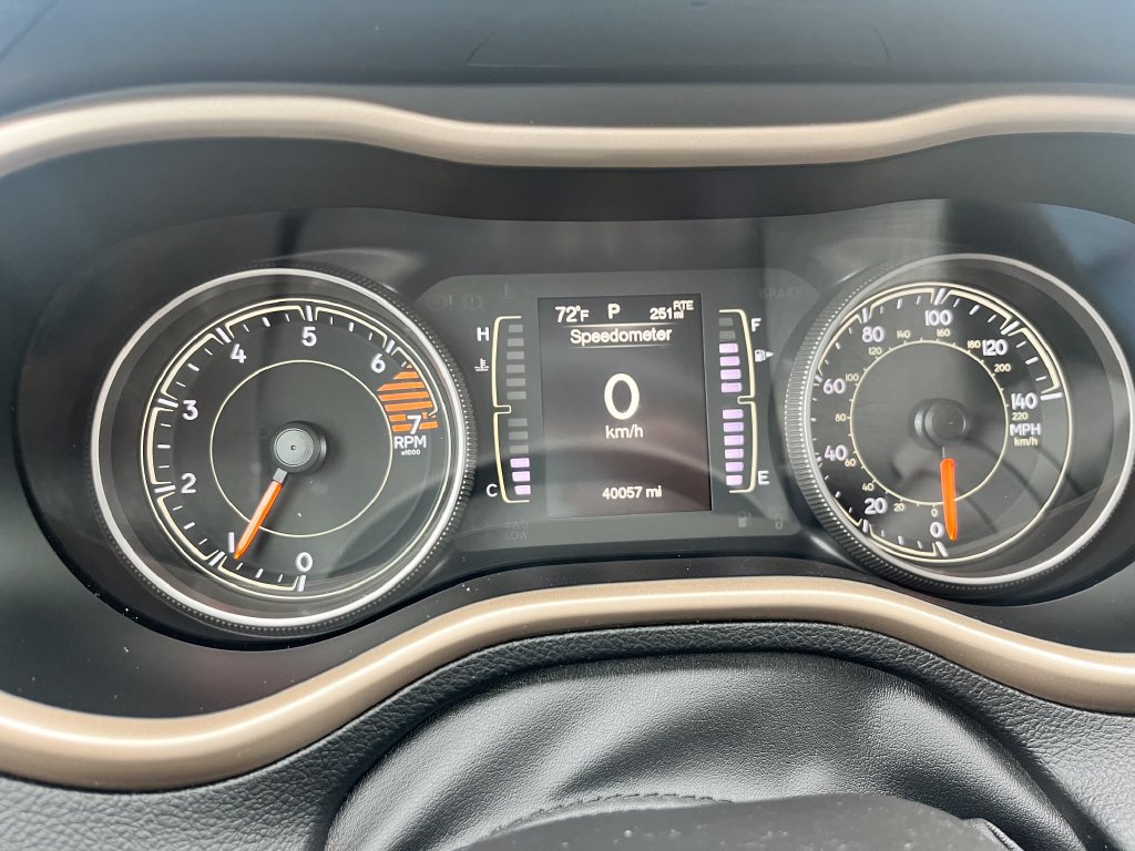 Used 2018 Jeep Cherokee Latitude w/ Safety Group AWD/4WD image 9