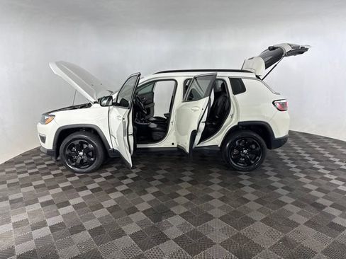 Used 2020 Jeep Compass Latitude w/ Cold Weather Group AWD/4WD image 9