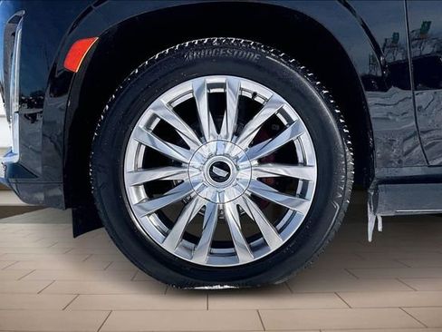 Used 2021 Cadillac Escalade ESV Premium Luxury Platinum image 9