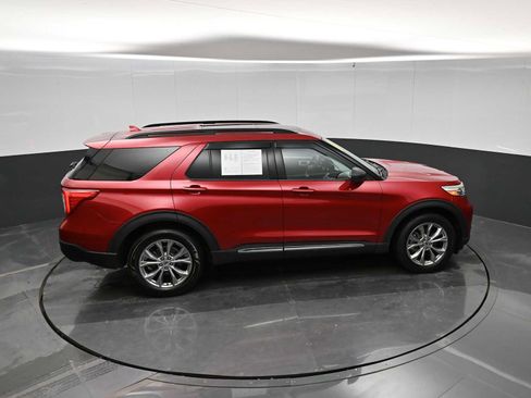 Used 2020 Ford Explorer XLT w/ Equipment Group 202A AWD/4WD image 33