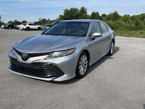 Used 2018 Toyota Camry LE FWD image 7