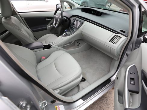 Used 2010 Toyota Prius Five image 8