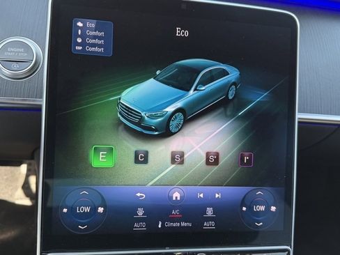 Used 2022 Mercedes-Benz S 580 4MATIC Sedan w/ AMG Line Package image 14