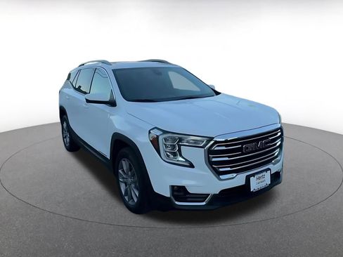 Used 2024 GMC Terrain SLT image 3