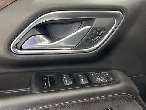 Used 2024 Chevrolet Suburban Premier RWD image 21