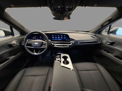 Certified 2024 Cadillac Lyriq Tech RWD image 23