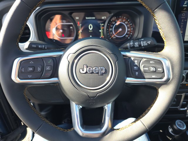 Used 2025 Jeep Wrangler Unlimited Sahara AWD/4WD image 18