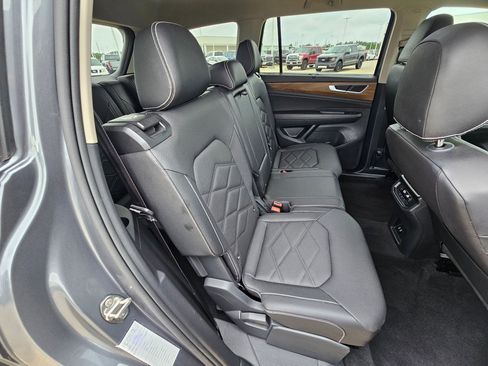 Used 2025 Volkswagen Atlas SE image 43
