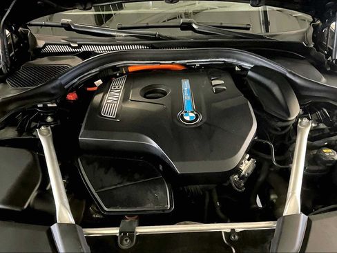 Used 2019 BMW 530e w/ M Sport Package RWD image 28