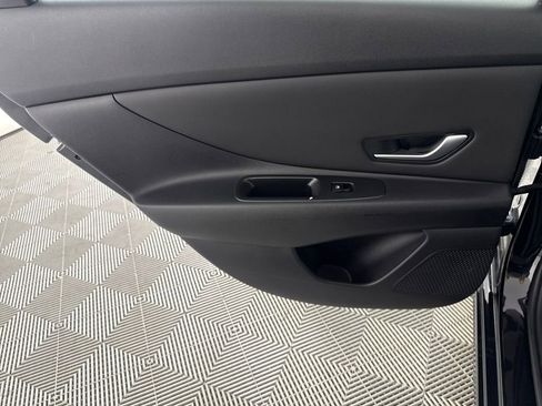 Used 2023 Hyundai Elantra Limited w/ Preferred Accessory Package image 14