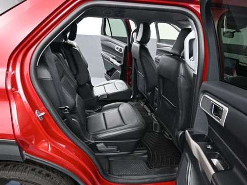 Used 2024 Ford Explorer XLT w/ Equipment Group 202A image 17