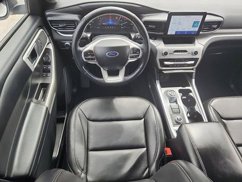 Certified 2022 Ford Explorer XLT w/ Equipment Group 202A AWD/4WD image 8