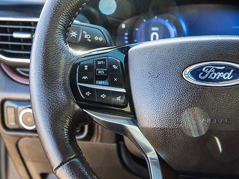 Used 2023 Ford Explorer King Ranch w/ Technology Package image 9