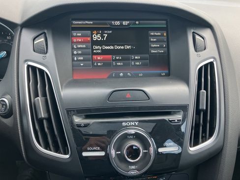 Used 2015 Ford Focus Titanium image 33