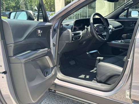 Used 2026 Cadillac Lyriq Luxury AWD/4WD image 13