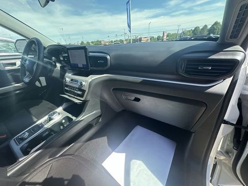 Used 2023 Ford Explorer XLT AWD/4WD image 31