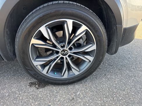 Used 2018 INFINITI QX30 AWD image 10