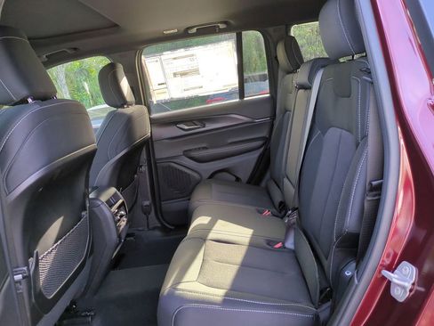 New 2025 Jeep Grand Cherokee Laredo X w/ Trailer Tow Package image 15