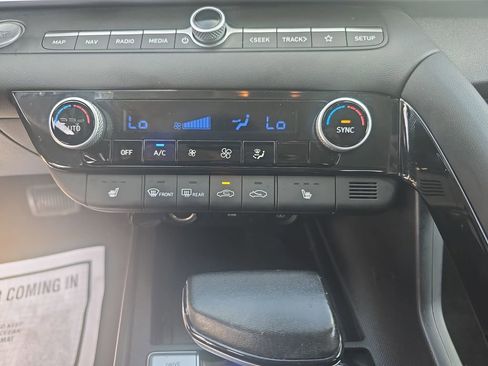 Used 2023 Hyundai Elantra SEL w/ Convenience Package FWD image 17