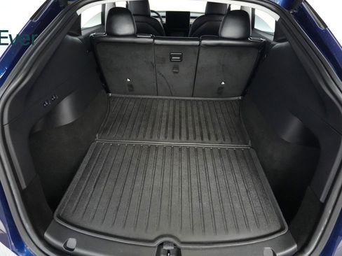 Used 2022 Tesla Model Y Long Range image 8