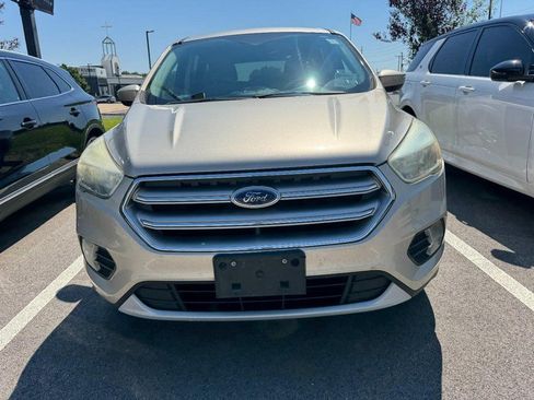 Used 2017 Ford Escape SE AWD/4WD image 2