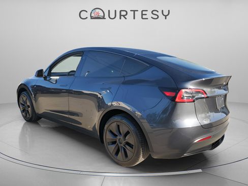 Used 2025 Tesla Model Y Long Range image 2