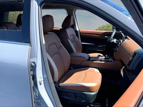 New 2026 Nissan Pathfinder Platinum w/ Accent Package FWD image 11