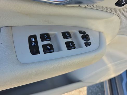 Used 2021 Volvo XC90 T6 Momentum w/ Advanced Package image 21