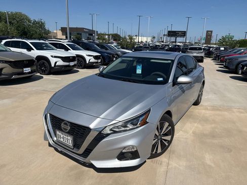 Used 2019 Nissan Altima 2.5 SL FWD image 2