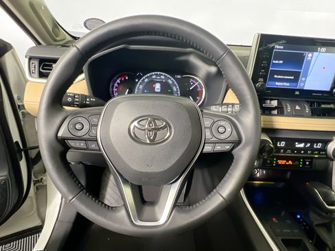 Used 2020 Toyota RAV4 Limited FWD image 17