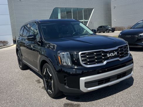 Used 2025 Kia Telluride S image 1