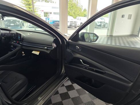 New 2026 Hyundai Elantra Limited FWD image 38