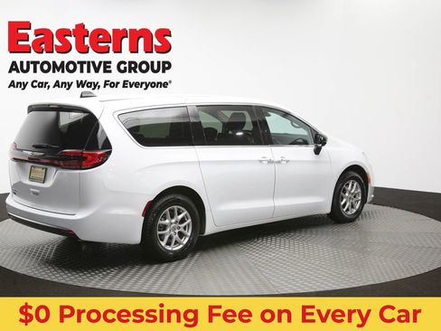 Used 2024 Chrysler Pacifica Touring-L FWD image 43