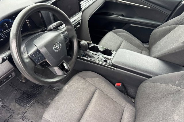 Used 2025 Toyota Camry LE FWD image 11